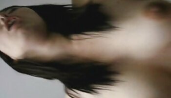 Diosa tetona xexo xxx se masturba sin prisas en el sofá