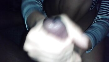 Puta dominante acaricia la ver videos xxx polla larga de un esclavo atado