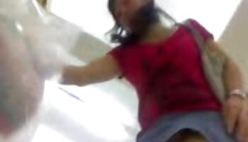 La monada varada Niki es rescatada por un guapas xxx tipo guapo y follada duro en público