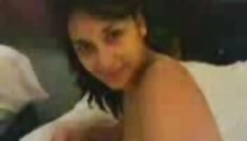 Sexo caliente al aire libre enanas follando con una milf rubia por dinero