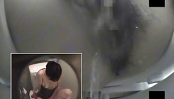 Varios tíos usan el agujero anal y la boca de videos pornp una zorra en una orgía