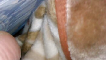 Desvergonzada chica india se desnuda y sopla a un chico al pornoxx aire libre