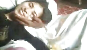 La momia de grandes tetas hizo una mueca a descargar pormo su hijastro por engañar a su sirvienta