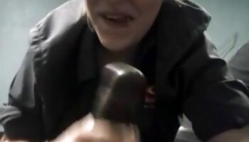 Alexis Breeze acomoda un enorme eje de tonos oscuros. videos eróticos