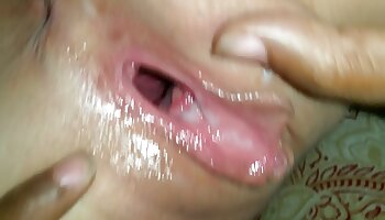 Nena tetona usa strapon y follada transexual sexo en vivo xxx sexy Aly Sinclair