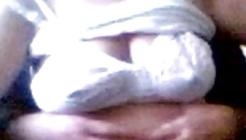 Nena comienza un nuevo videos de imcesto día montando la madera matutina de su compañero